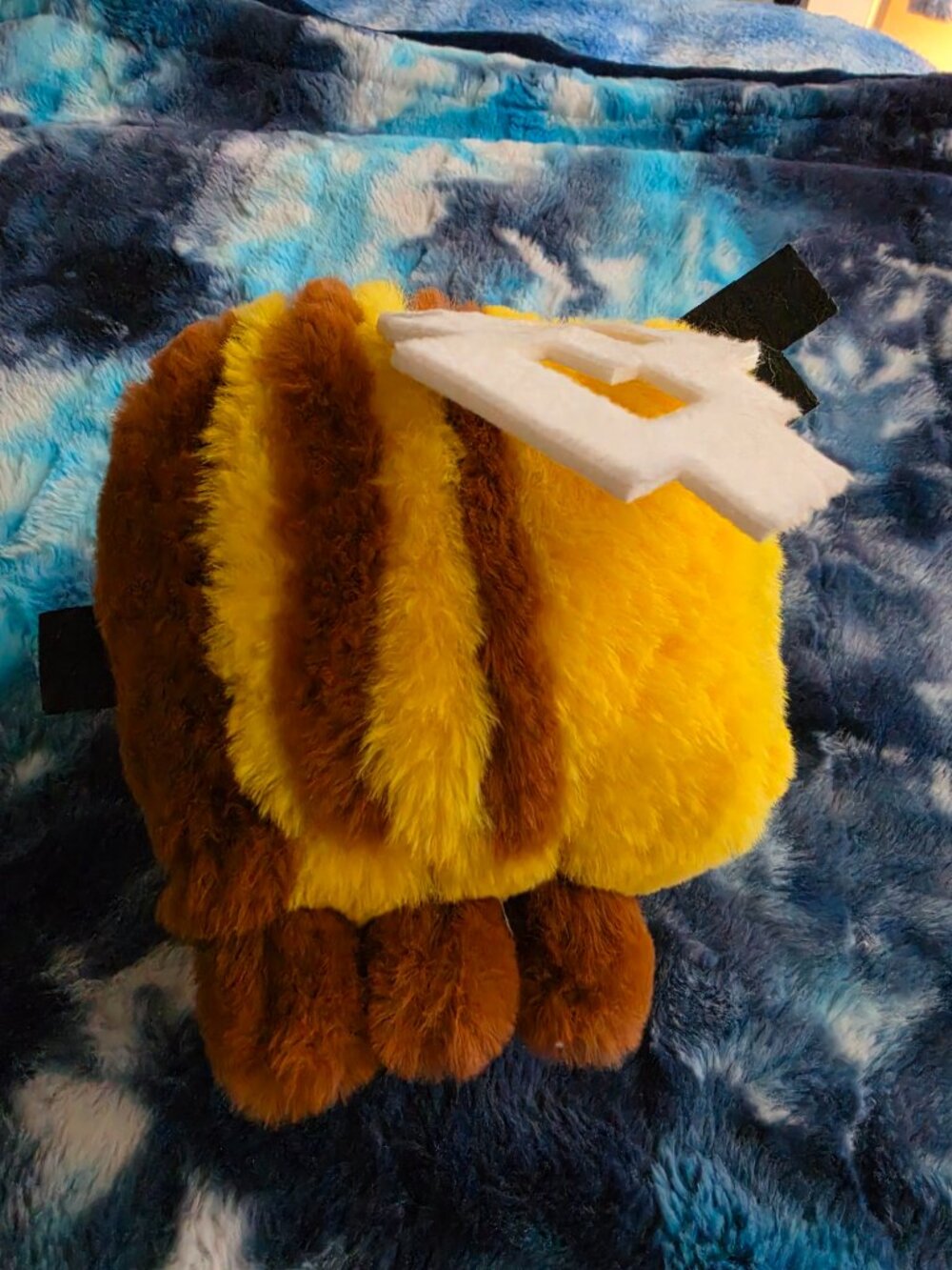 Minecraft bee plush - Picture 3 of 4